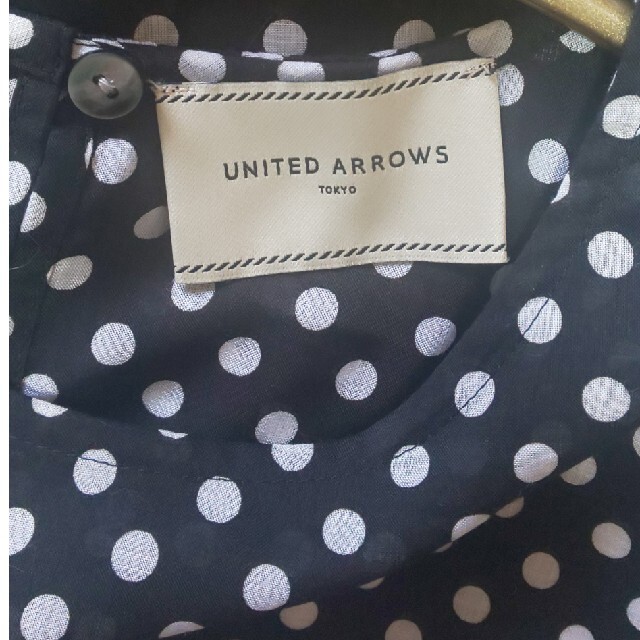 UNITED ARROWS(ユナイテッドアローズ)のunited arrows☆ドット柄ブラウス☆美品 レディースのトップス(シャツ/ブラウス(半袖/袖なし))の商品写真