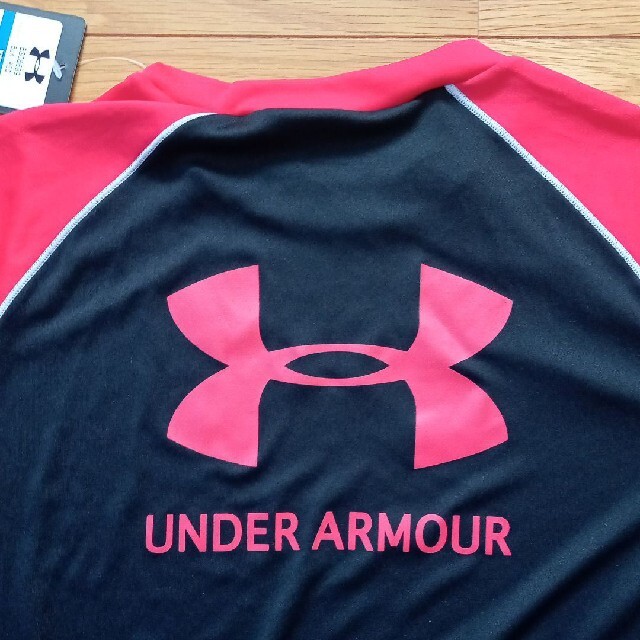 UNDER ARMOUR(アンダーアーマー)のアンダーアーマー heatgear ジュニア LOOS Tシャツ スポーツ/アウトドアのトレーニング/エクササイズ(その他)の商品写真