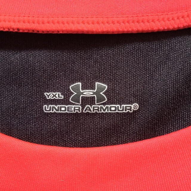 UNDER ARMOUR(アンダーアーマー)のアンダーアーマー heatgear ジュニア LOOS Tシャツ スポーツ/アウトドアのトレーニング/エクササイズ(その他)の商品写真