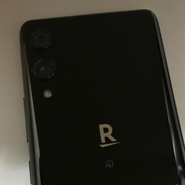 Rakuten(ラクテン)のRakuten Hand 64GB ブラック P710 SIMフリー スマホ/家電/カメラのスマートフォン/携帯電話(スマートフォン本体)の商品写真