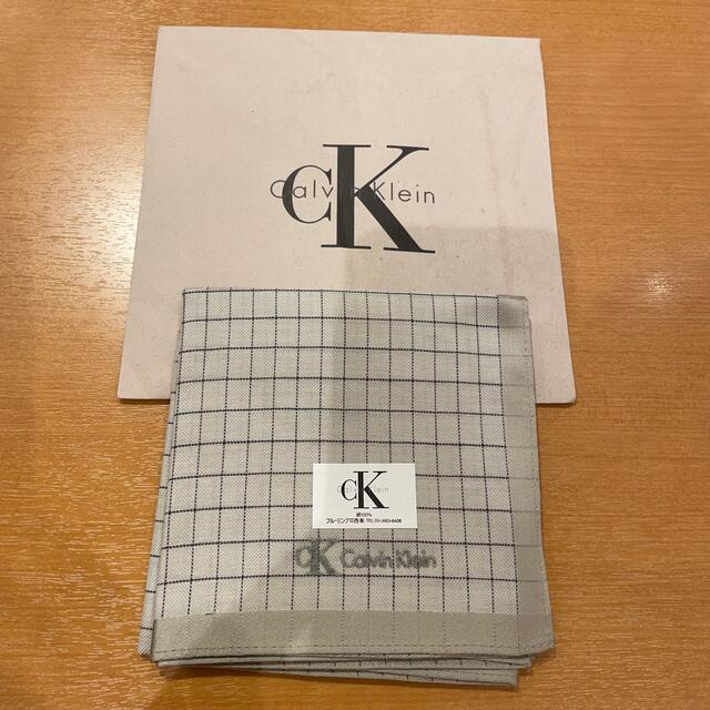 ck Calvin Klein(シーケーカルバンクライン)のCKカルバンクラインハンカチグレーベージュ メンズのファッション小物(ハンカチ/ポケットチーフ)の商品写真