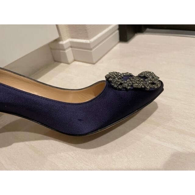 MANOLO BLAHNIK(マノロブラニク)のねねこ様　マノロブラニク　ハンギシ　ネイビー　ヒール　パンプス レディースの靴/シューズ(ハイヒール/パンプス)の商品写真