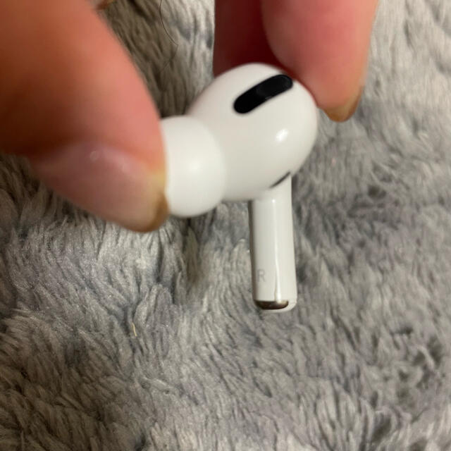 Apple(アップル)のAirPods Pro 本体・右耳 スマホ/家電/カメラのオーディオ機器(ヘッドフォン/イヤフォン)の商品写真