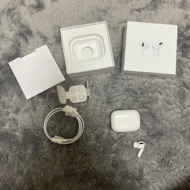 Apple(アップル)のAirPods Pro 本体・右耳 スマホ/家電/カメラのオーディオ機器(ヘッドフォン/イヤフォン)の商品写真