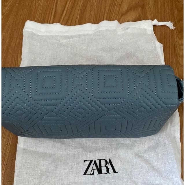 ZARA(ザラ)のセール！新品⭐︎ ZARA ビーズチェーン ショルダーバッグ　保存袋付き レディースのバッグ(ショルダーバッグ)の商品写真