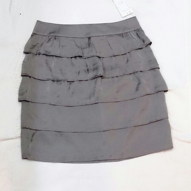 Lサイズ☆サテンティアードスカート レディースのスカート(ひざ丈スカート)の商品写真