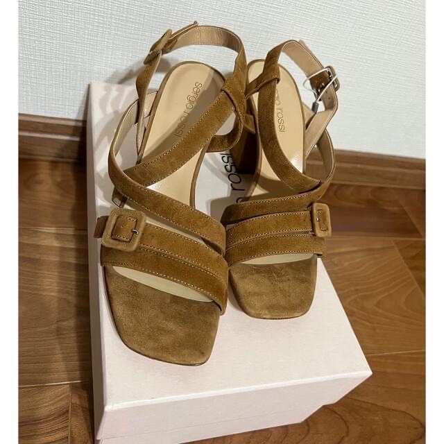 新品未使用SergioRossi セルジオロッシ　サンダル　スエード レディースの靴/シューズ(サンダル)の商品写真