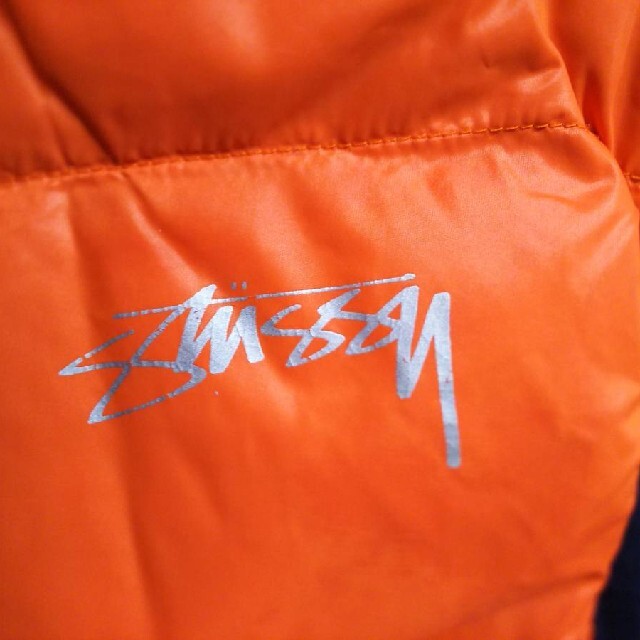 STUSSY(ステューシー)のM/5T希少☆リバーシブル ダウンベスト黒ネイビー濃紺オレンジSTUSSYキッズ キッズ/ベビー/マタニティのキッズ服男の子用(90cm~)(ジャケット/上着)の商品写真