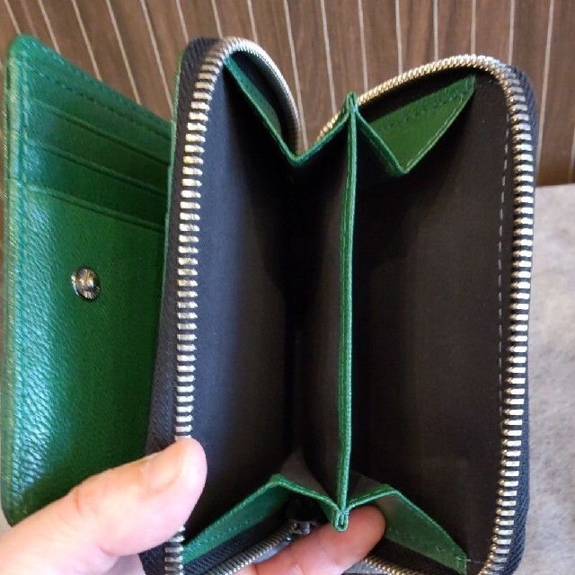 週末値下げ‼️DIESEL きれいなグリーンの2つ折り財布