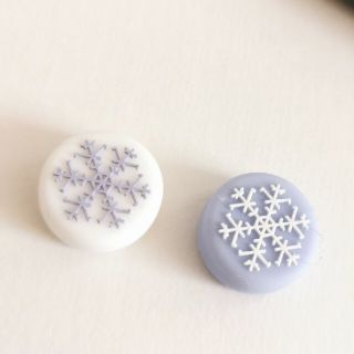 Switch　スティックカバー　2個セット 雪の結晶　紫　アナ雪(その他)