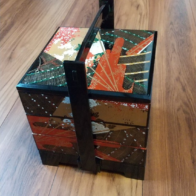 格安SALEスタート！ 菊の御紋 三段重 漆芸