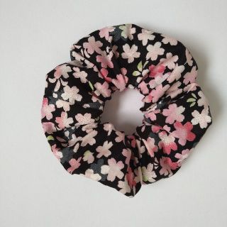 和柄のシュシュ　桜　ハンドメイド(ヘアアクセサリー)