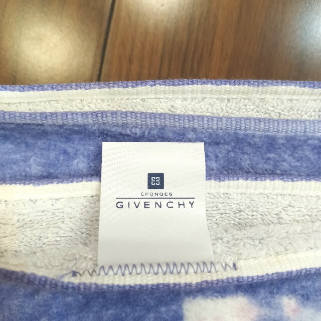 GIVENCHY(ジバンシィ)のGIVENCHY　バスタオル インテリア/住まい/日用品の日用品/生活雑貨/旅行(タオル/バス用品)の商品写真