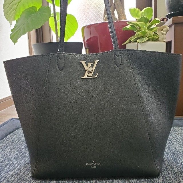アイボリー×レッド ルイヴィトン ロックミー カバ トートバッグ