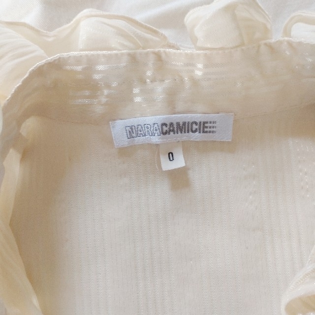 NARACAMICIE(ナラカミーチェ)のNARACAMICHE ストライプ柄フリルブラウス アイボリー 0 レディースのトップス(シャツ/ブラウス(半袖/袖なし))の商品写真