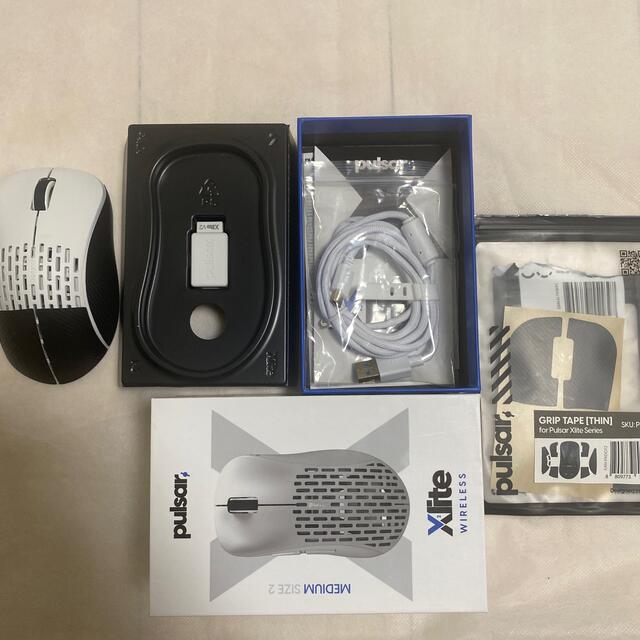  極美品 pulsar Xlite V2 Wireless 超軽量 59g スマホ/家電/カメラのPC/タブレット(PC周辺機器)の商品写真