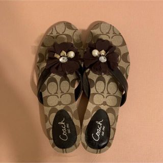 コーチ(COACH)の【美品】coach ビジュー付きサンダル(サンダル)