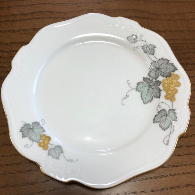 Noritake(ノリタケ)のノリタケ　金彩　葡萄　noritake カップ　ソーサー　ケーキ皿　セット インテリア/住まい/日用品のキッチン/食器(食器)の商品写真