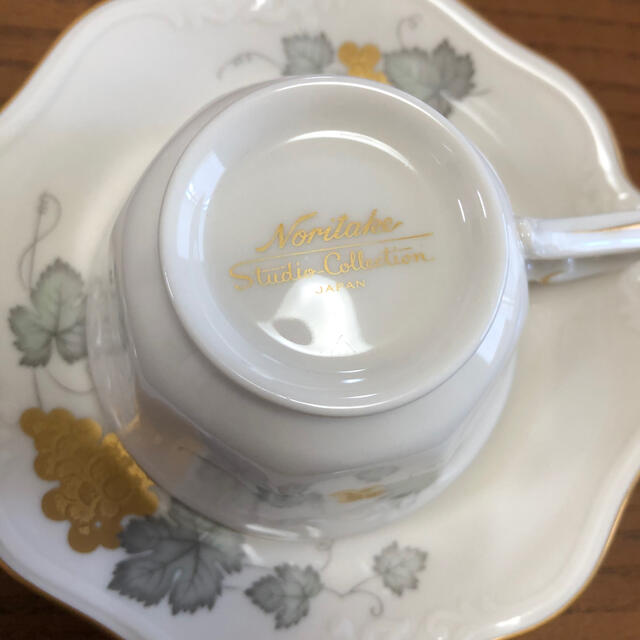 Noritake(ノリタケ)のノリタケ　金彩　葡萄　noritake カップ　ソーサー　ケーキ皿　セット インテリア/住まい/日用品のキッチン/食器(食器)の商品写真