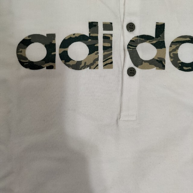adidas(アディダス)のadidas　迷彩ロゴTシャツ レディースのトップス(Tシャツ(半袖/袖なし))の商品写真