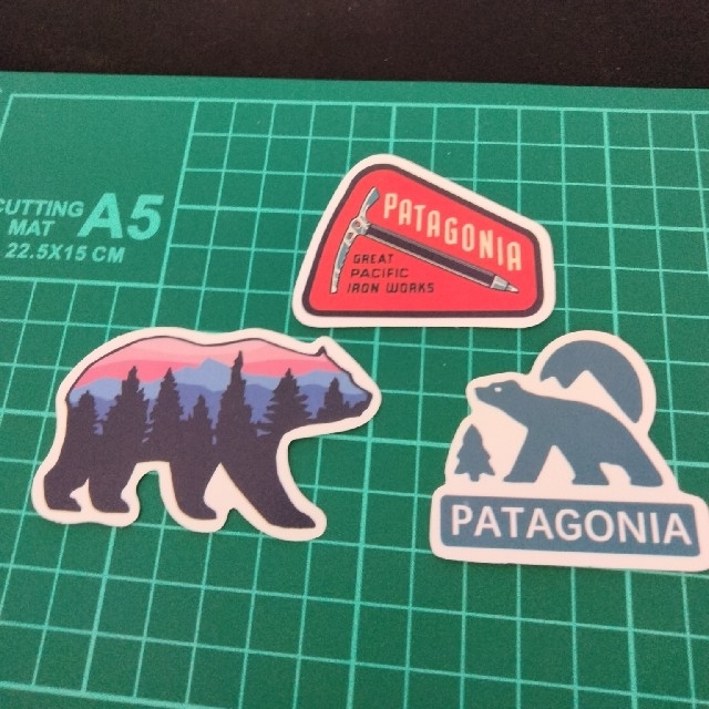 patagonia(パタゴニア)のパタゴニアステッカー３点 自動車/バイクのバイク(ステッカー)の商品写真