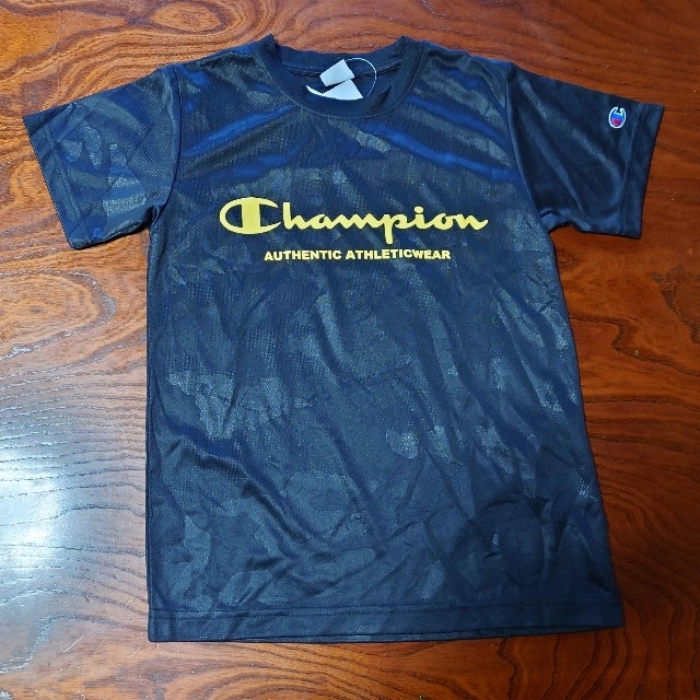 Champion(チャンピオン)の新品　Champion　Tシャツ　150    2枚　ホワイト　ブラック キッズ/ベビー/マタニティのキッズ服男の子用(90cm~)(Tシャツ/カットソー)の商品写真