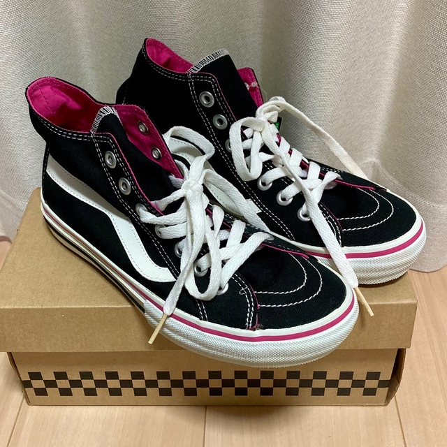 VANS(ヴァンズ)の VANS HI SKOOL V47-38 24.5cm レディースの靴/シューズ(スニーカー)の商品写真