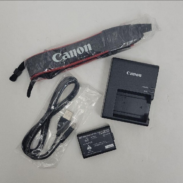 Canon(キヤノン)の専用　Canon EOS KISS X70 EF-S18-55 IS 2 スマホ/家電/カメラのカメラ(デジタル一眼)の商品写真