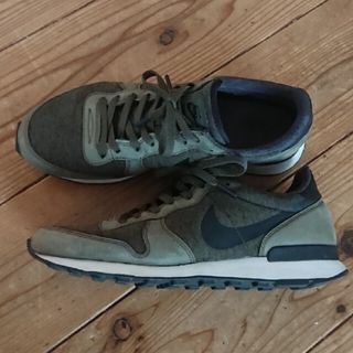 ナイキ(NIKE)の美品  NIKE  internationalist  khaki(スニーカー)