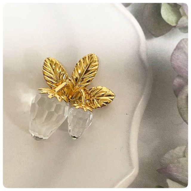 SWAROVSKI - SWAROVSKI スワロフスキー ブローチ 苺 いちご ゴールド SWAROVSKI - SWAROVSKI スワロフスキー ブローチ 苺 いちご ゴールド