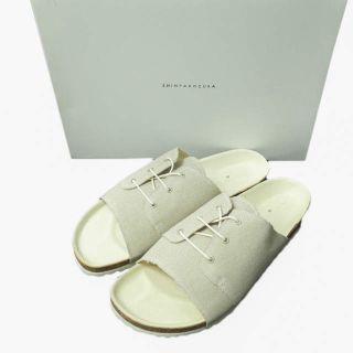 SHINYA KOZUKA シンヤコヅカ 22SS 日本製 POSTMAN CANVAS SANDAL ポストマンキャンバスサンダル 2201SK72 42(26.5-27.5cm) BEIGE シューズ【新古品】【中古】【SHINYA KOZUKA】(サンダル)