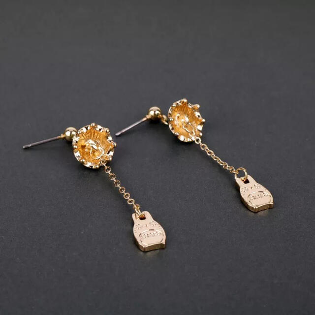 ジブリ】立体的 傘の下のトトロ レトロチックピアス ゴージャス ジブリ】立体的 傘の下のトトロ レトロチックピアス ゴージャス
