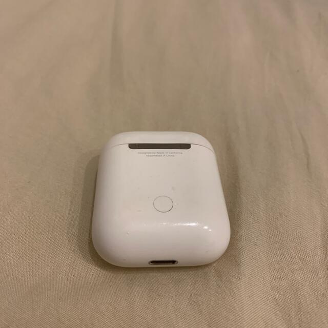 Apple(アップル)のAirPods 充電ケース 正規品 スマホ/家電/カメラのオーディオ機器(ヘッドフォン/イヤフォン)の商品写真