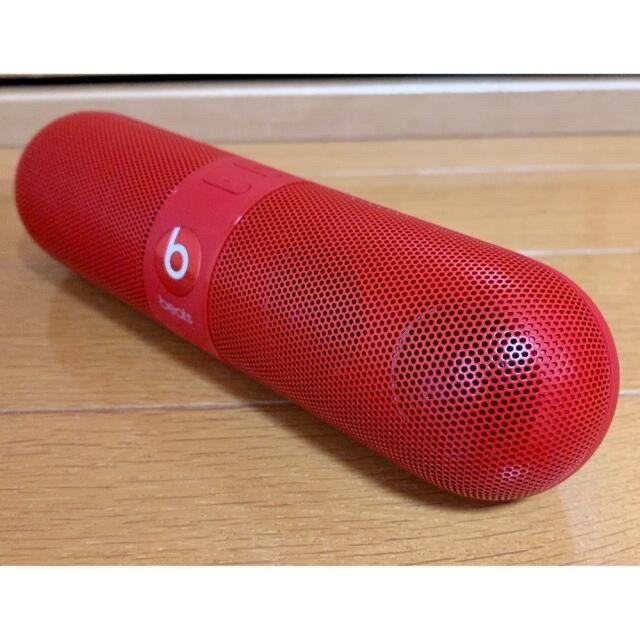 Beats by Dr Dre(ビーツバイドクタードレ)のbeats pill 2.0 Bluetoothスピーカー（Red）スタンド付き スマホ/家電/カメラのオーディオ機器(スピーカー)の商品写真