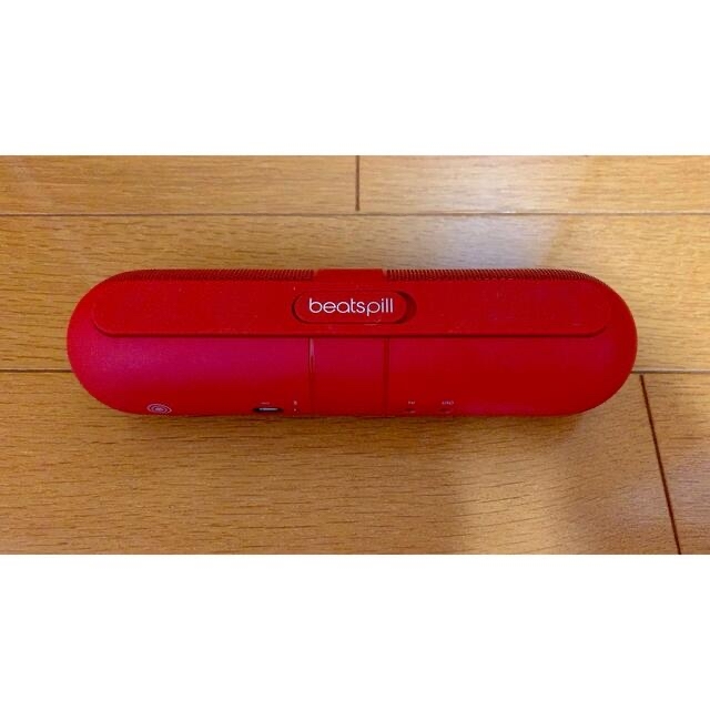 Beats by Dr Dre(ビーツバイドクタードレ)のbeats pill 2.0 Bluetoothスピーカー（Red）スタンド付き スマホ/家電/カメラのオーディオ機器(スピーカー)の商品写真