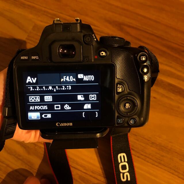 Canon(キヤノン)のCanon EOS KISS X7 Wズームキット スマホ/家電/カメラのカメラ(デジタル一眼)の商品写真