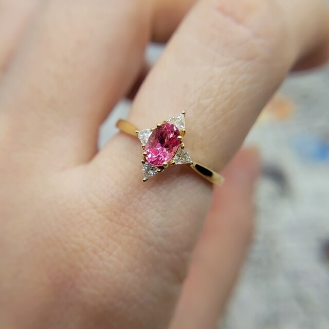 良好品】 ✨ピンクスピネルトリリアントカット ダイヤモンド リング 良好品】 ✨ピンクスピネルトリリアントカット ダイヤモンド リング