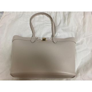 サルヴァトーレフェラガモ(Salvatore Ferragamo)のハンドバッグ　vara ヴァラ(トートバッグ)