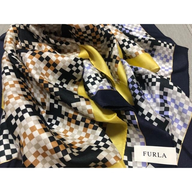 Furla(フルラ)のフルラ　スカーフ　大判ハンカチ　シルク　日本製　4枚セット レディースのファッション小物(バンダナ/スカーフ)の商品写真