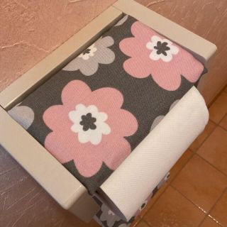 3065【2点100円、3点200円引き】花柄トイレットペーパーカバー(その他)