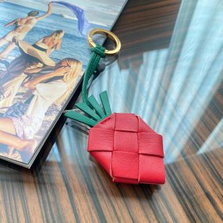 ボッテガヴェネタ(Bottega Veneta)の【新品】BOTTEGA VENETA ボッテガ いちご キーホルダー(キーホルダー)