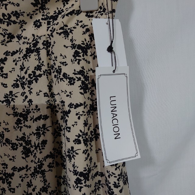 しまむら(シマムラ)の新品 未使用 しまむら ハナスソフレアスカート90 L ベージュ レディースのスカート(ロングスカート)の商品写真
