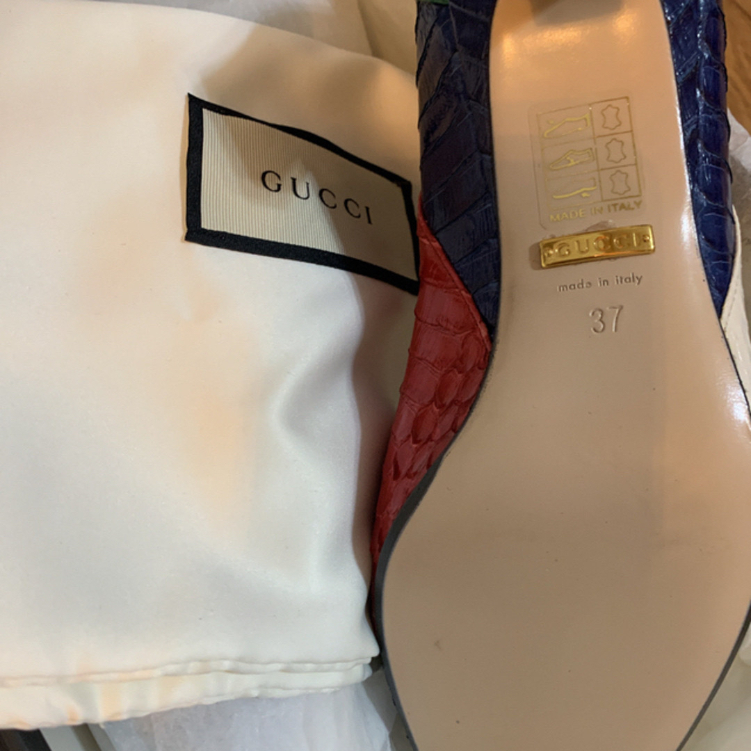 Gucci(グッチ)の新品GUCCI パイソンスキンクリスタルダブルGマルチカラーパンプス、24cm レディースの靴/シューズ(ハイヒール/パンプス)の商品写真