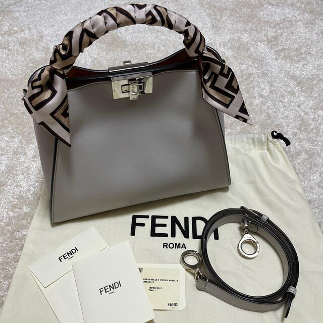 フェンディ　FENDI  ピーカブー　アイコニック　エッセンシャリー　美品バッグ