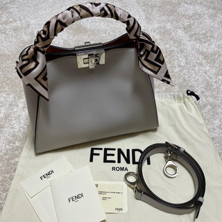 フェンディ(FENDI)のフェンディ　FENDI  ピーカブー　アイコニック　エッセンシャリー　美品(ハンドバッグ)