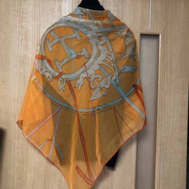 Hermes(エルメス)のキャット様専用　美品　エルメス  スカーフ レディースのファッション小物(バンダナ/スカーフ)の商品写真