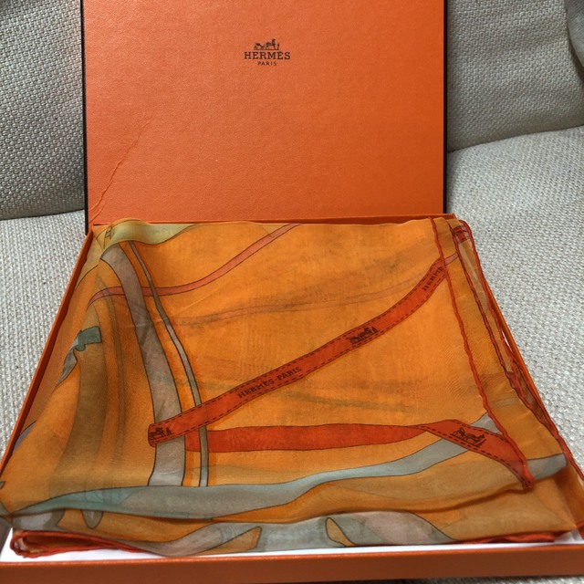 Hermes(エルメス)のキャット様専用　美品　エルメス  スカーフ レディースのファッション小物(バンダナ/スカーフ)の商品写真