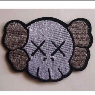 KAWS  カウズ　コンパニオン　アイロン　ワッペン　修復　DIY 古着(各種パーツ)