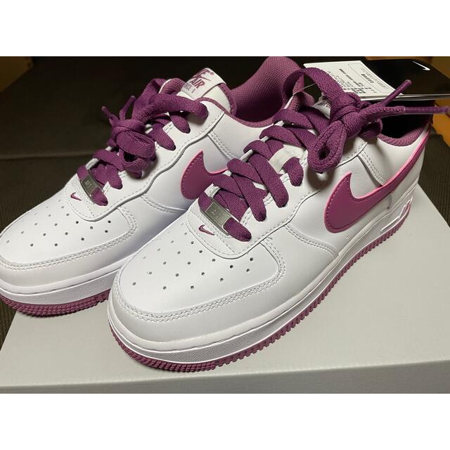 NIKE(ナイキ)のNike Air Force 1 ナイキ エアフォース1 ロー ライト ボルドー レディースの靴/シューズ(スニーカー)の商品写真