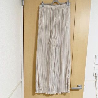 【ゆか様専用】メロー　サテン　ワイドパンツ　アイボリー　ベージュ(カジュアルパンツ)